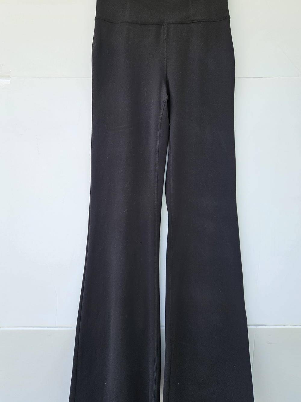 Vuori Ultra High Rise Flare Leggings Black Size M 31 Slimming Buttery Soft Yoga - Picture 2 of 16